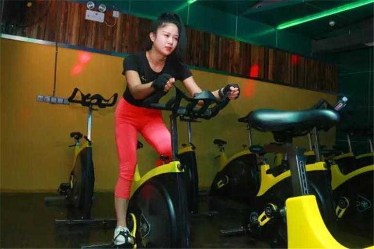 减肥健身器材哪种适合新手,家用减肥健身器械推荐