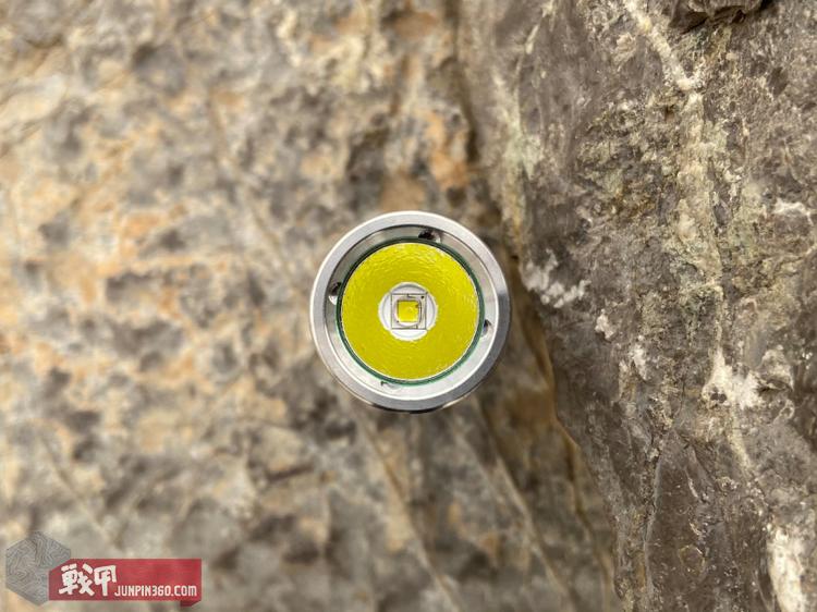 流明开拓者c30手电筒,开拓者c33手电黄光