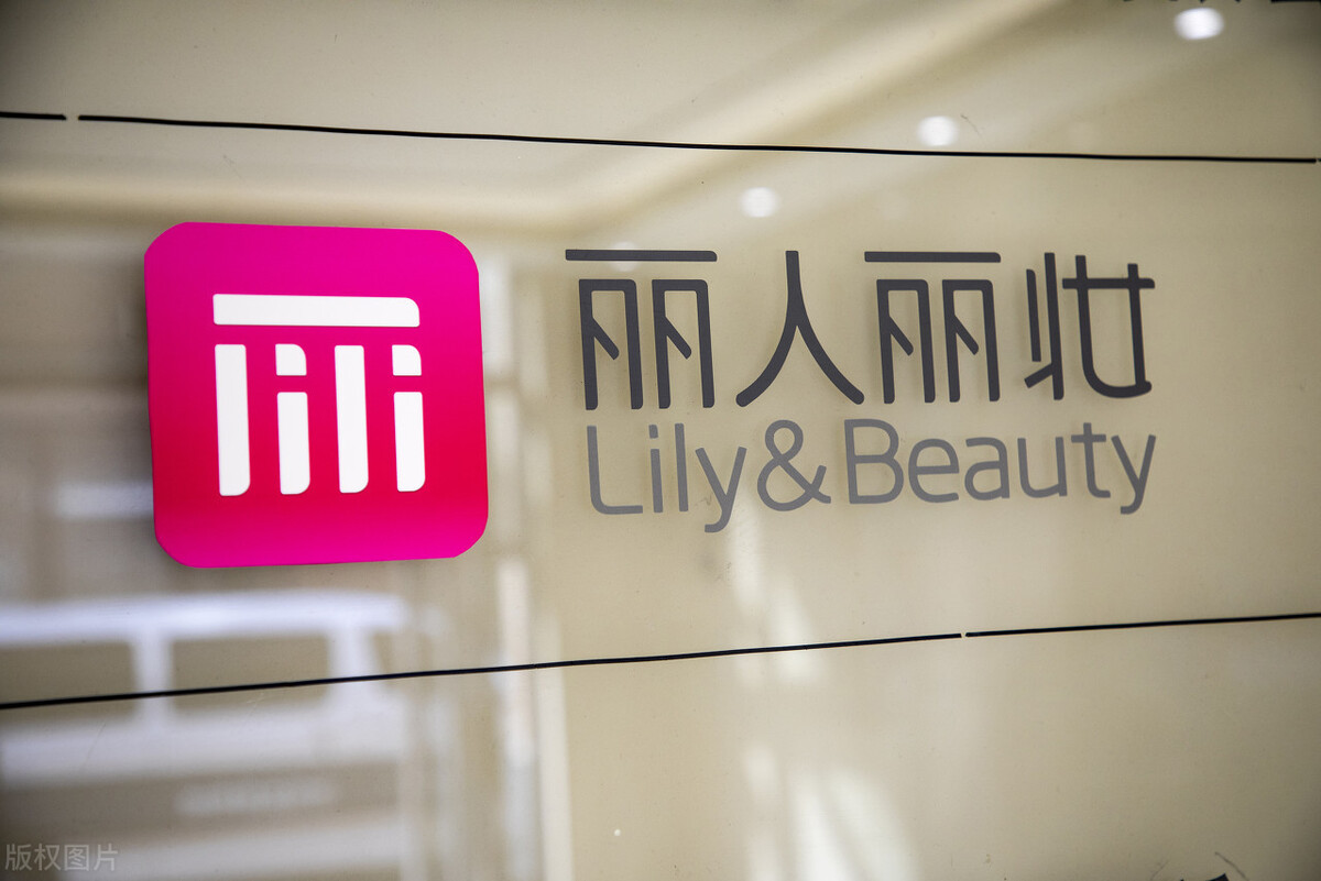 市值蒸发27亿，妻子微博“寻夫”，丽人丽妆老板“后院起火”