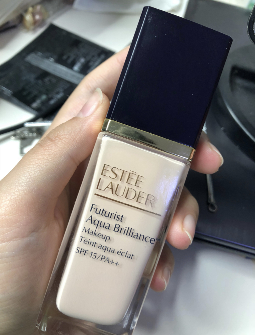 水润型粉底液混油皮,中三白适合什么粉底液雅诗兰黛