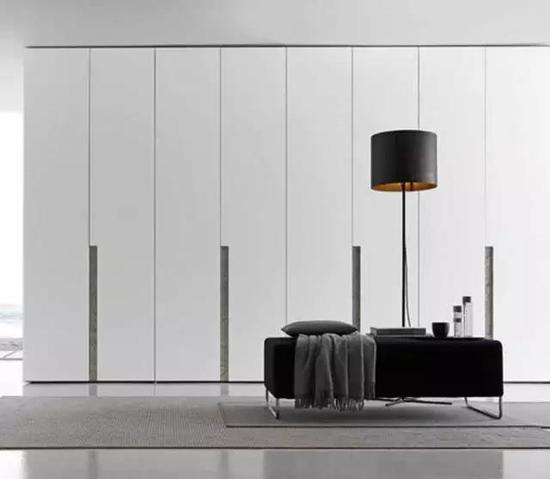 柜门推拉门和平开门哪个好,衣柜推拉门跟平开门哪个更实用