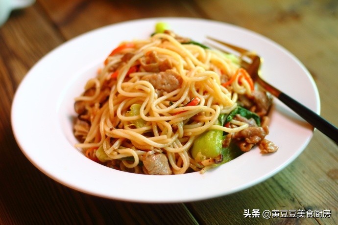 怎样炒米粉不粘锅好吃又简单,炒大锅米粉怎样才粘锅不会坨