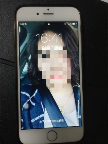 41岁章子怡产后复出疲态明显,章子怡产后独自流泪