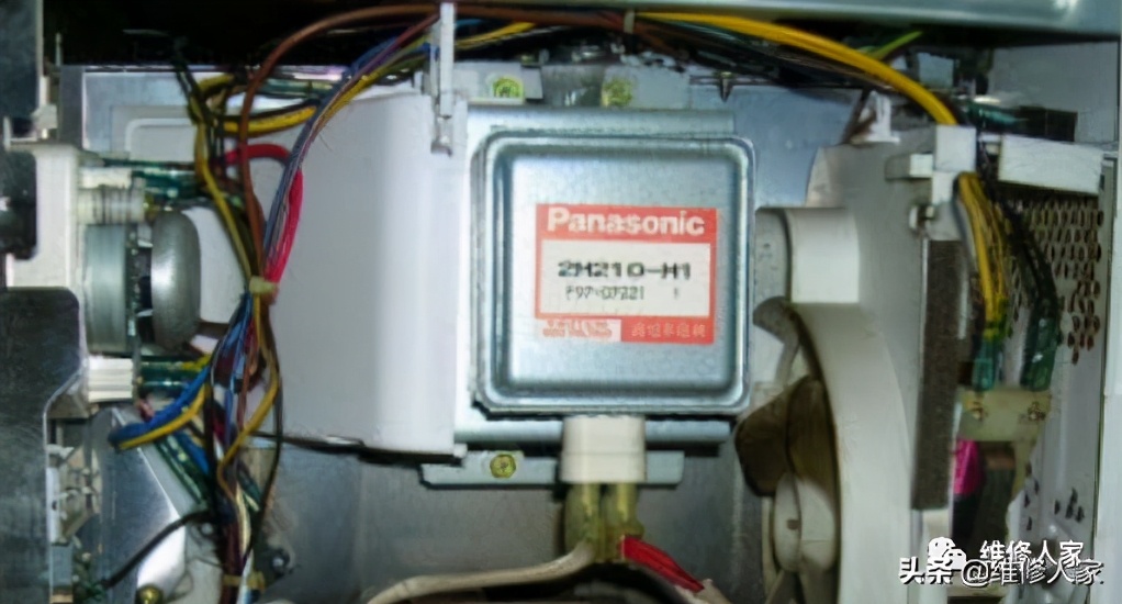 微波炉各个元器件测量,微波炉里的重要元器件