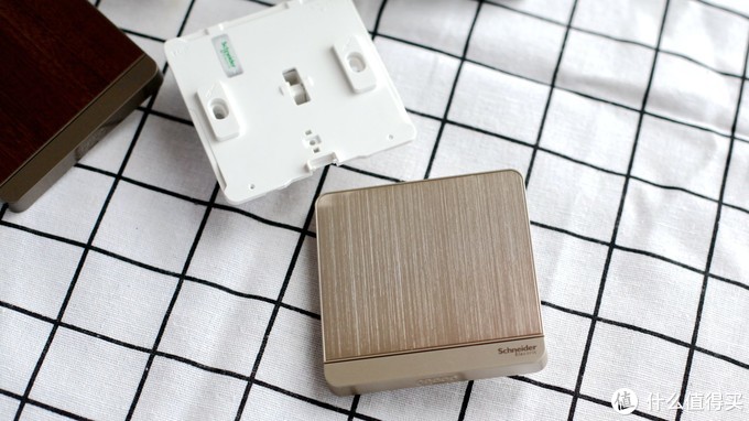 施耐德皓呈系列小夜灯现场效果,施耐德颜值开关插座