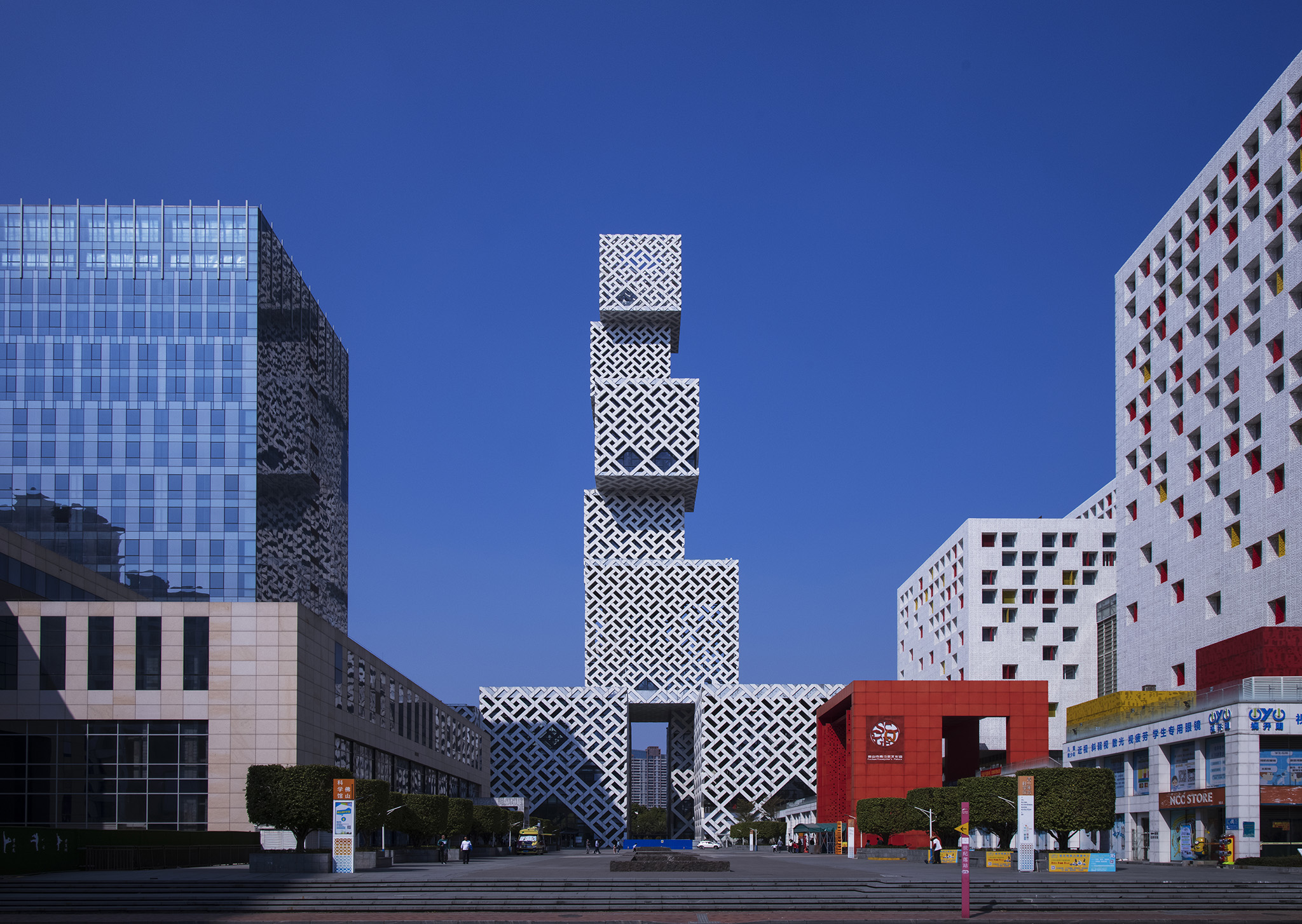 r5佳能24-70f2.8套机,佳能r5无反之战评测