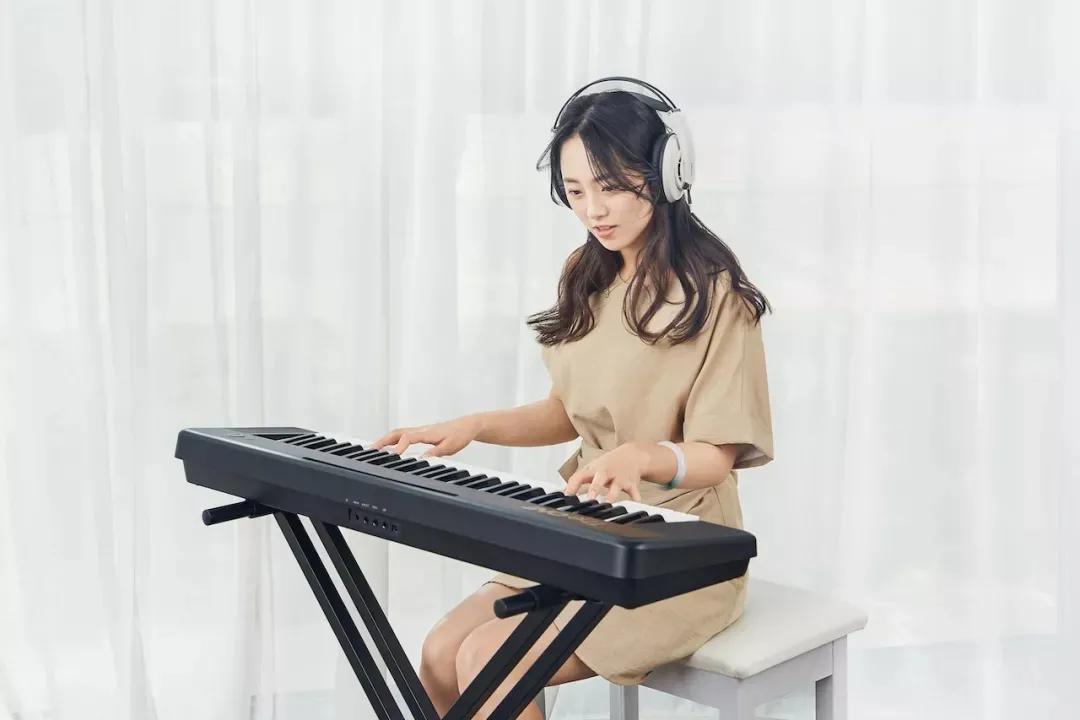 新手如何弹奏多功能数码电子琴,多功能数码电子琴的好听音乐弹法