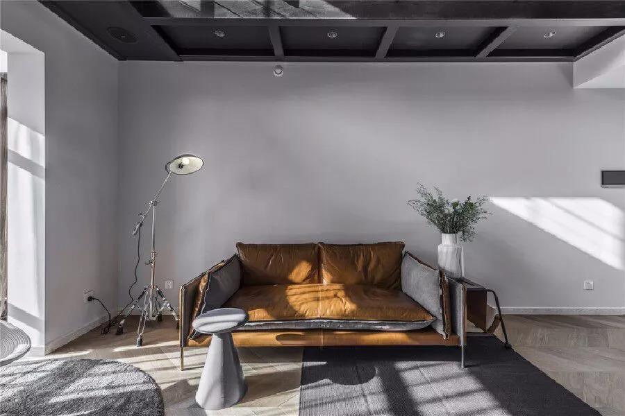 330㎡跃层，还附带阁楼，难怪朋友说像别墅，太大气了！尤其客厅