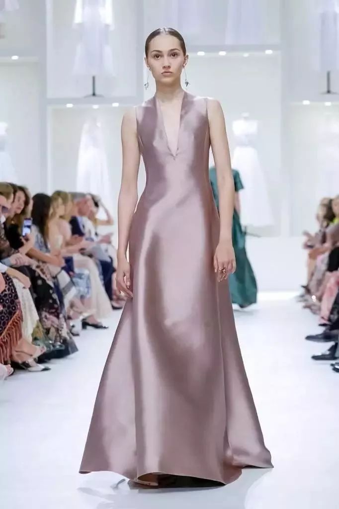 哪种衣服面料是醋酸纤维,醋酸真丝面料和桑蚕丝哪个好