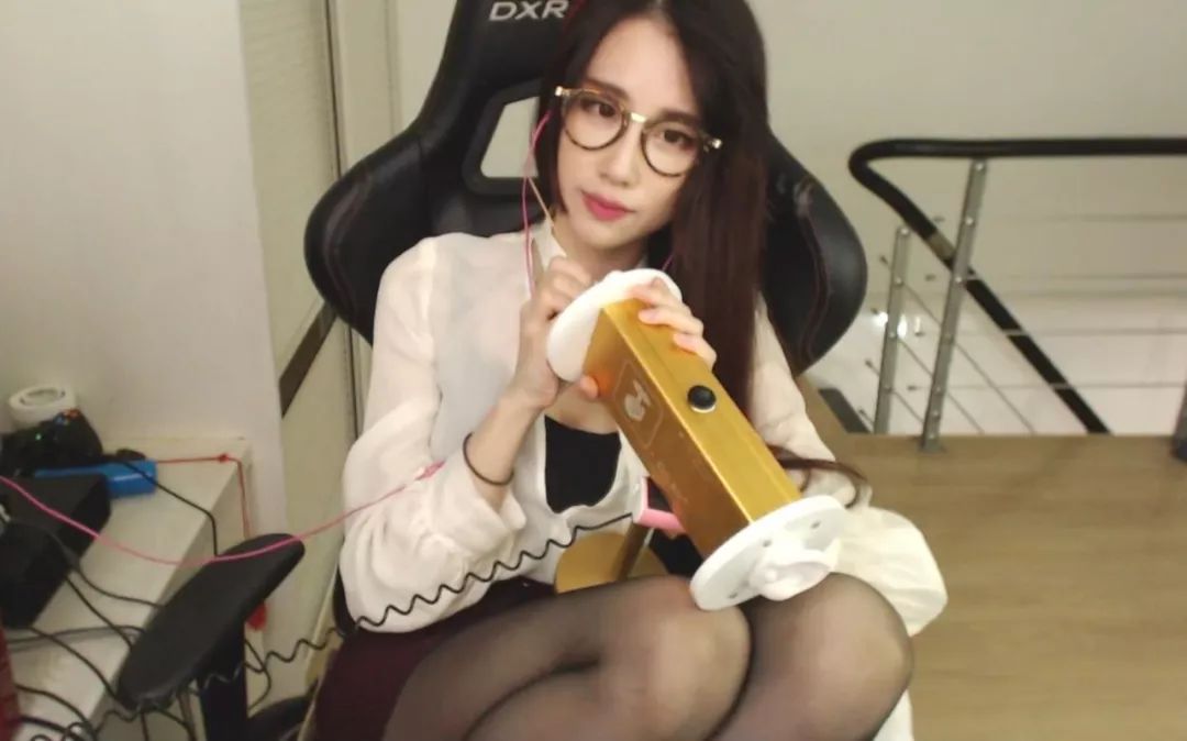 “只要给钱都能聊”，月入上万的网络哄睡师，年轻男性是消费主力