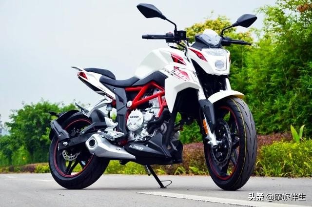 400nk和无极300r,春风400nk对比黄龙300