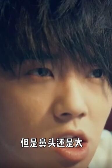 美妆网红晒华晨宇变脸过程质疑其做了3项整容手术，真的不怕被告