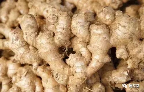 睡前泡脚是防脚寒的养生妙方,人泡脚的养生方法