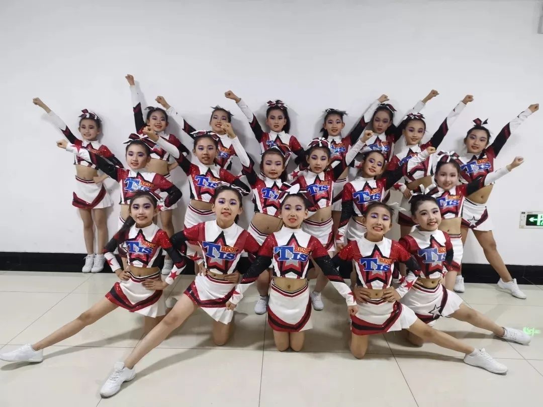 实验学校花球啦啦操,天津泰达国际学校啦啦操