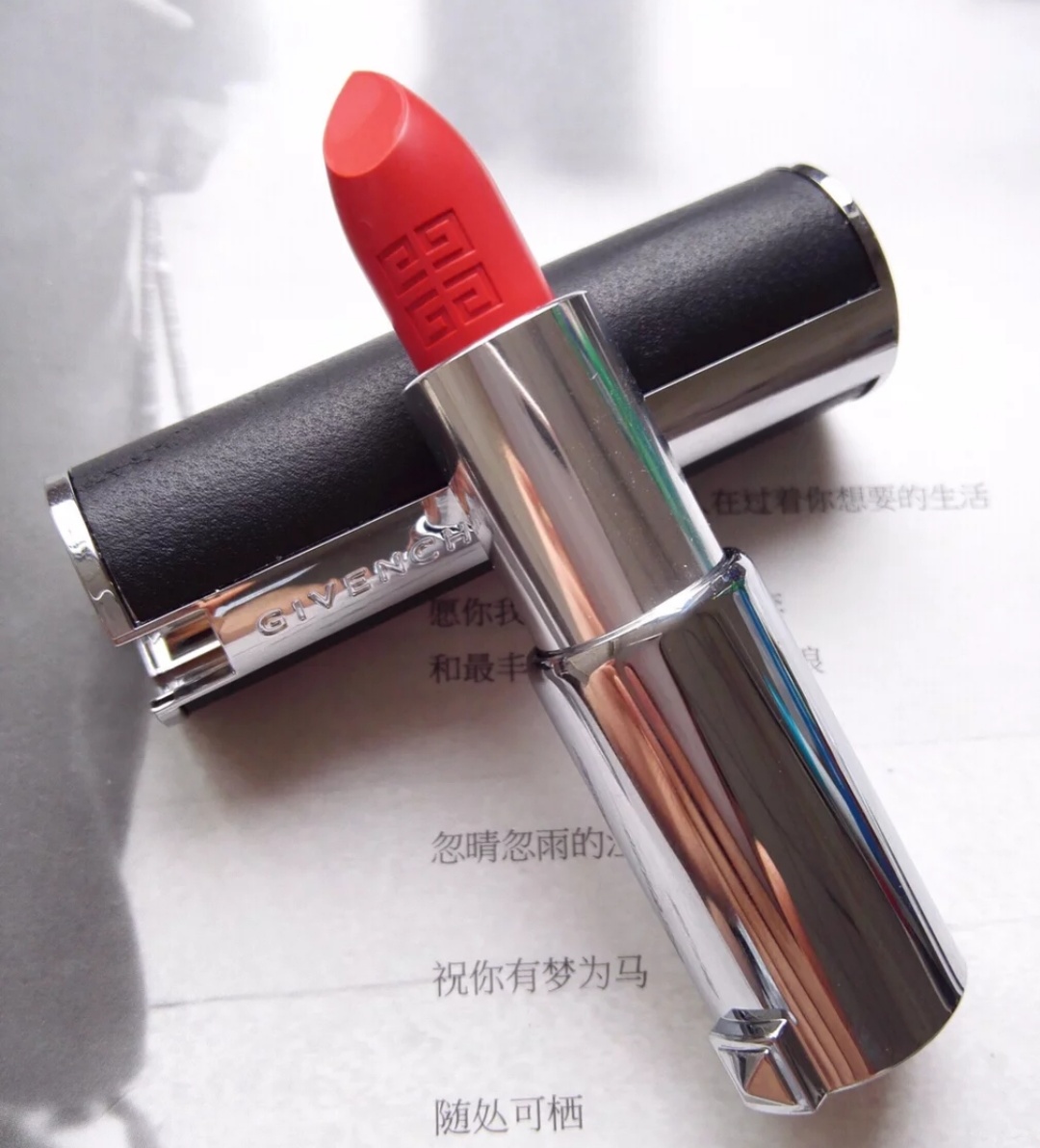 纪梵希小羊皮最火的,纪梵希305小羊皮搭配