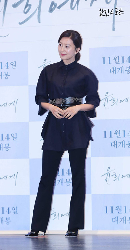 金喜爱50岁穿搭,金喜爱最新穿衣搭配