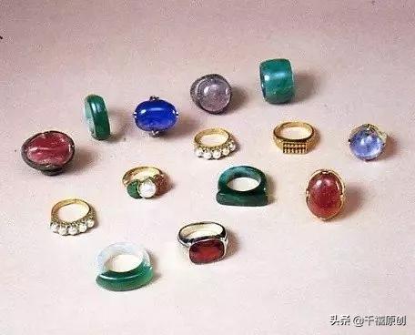 溥仪从紫禁城偷出400件宝贝!这件翡翠,据说都赶上马云身价了