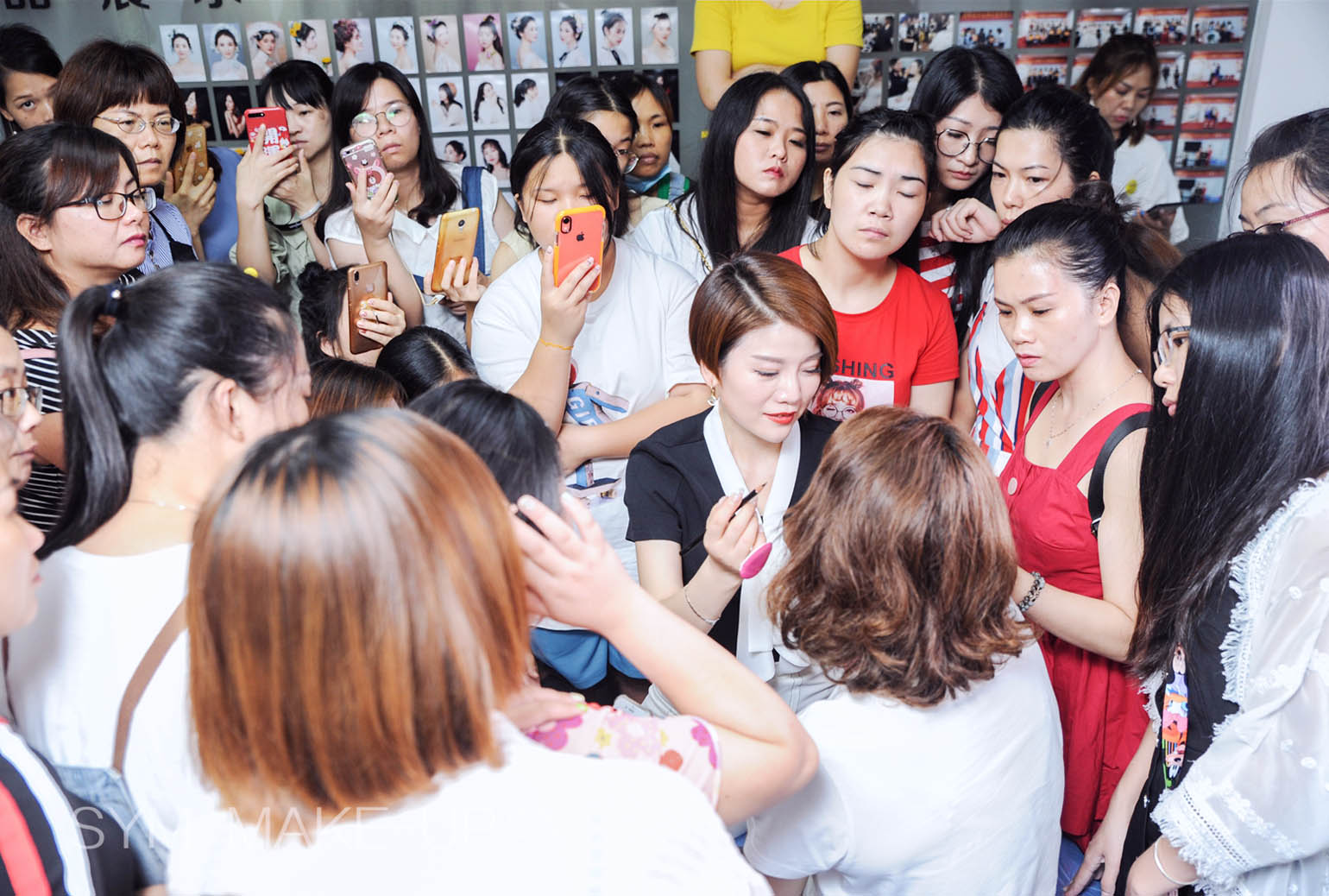 教育头条！至臻尚美荣获2019“中国美妆学校十强名校”