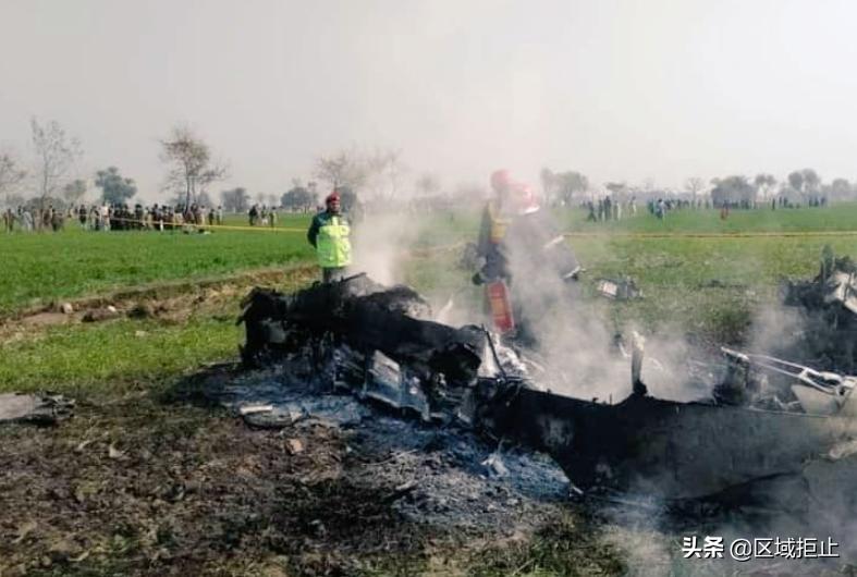 枭龙战机坠机,枭龙战机迫降视频