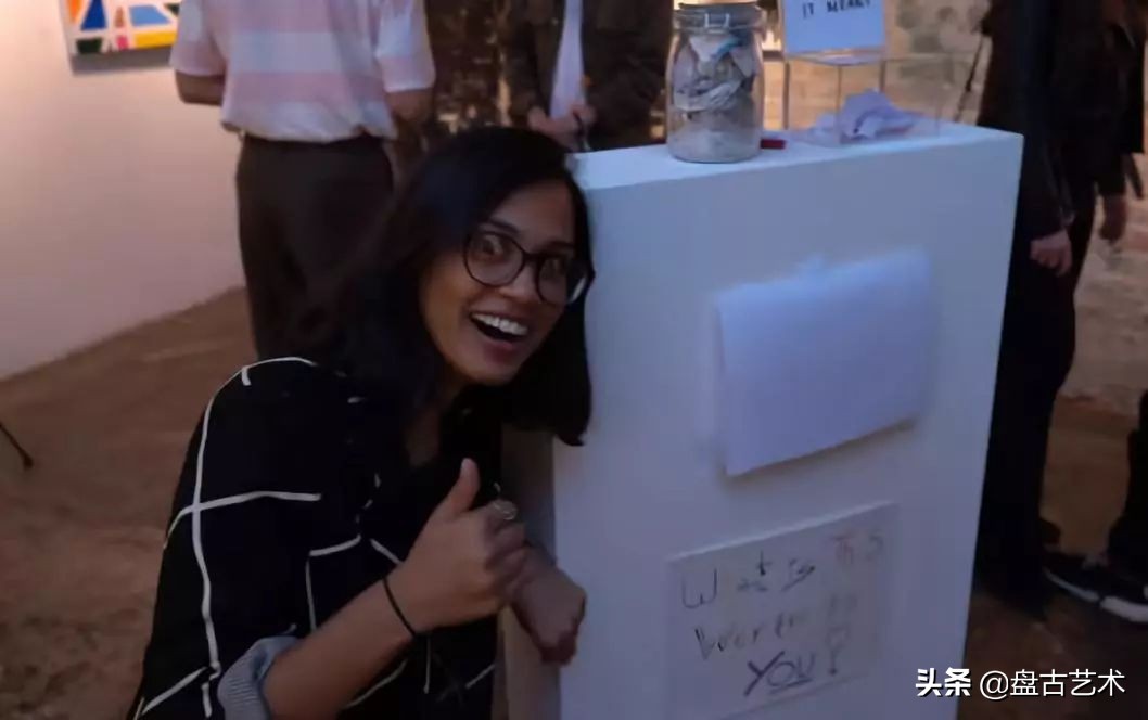 网红她伦敦办了场假画展，一幅画竟卖出1500英镑，你怎么在看？