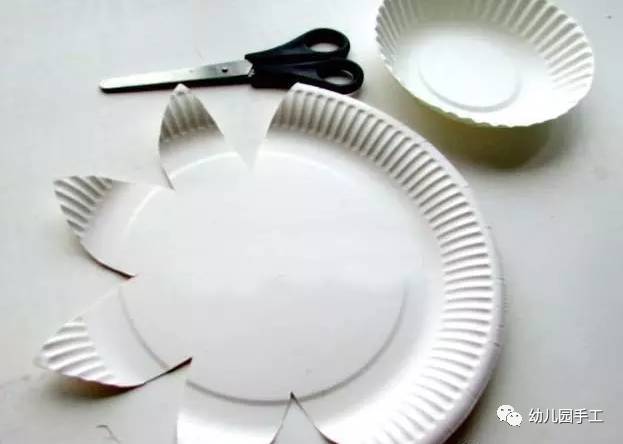 彩色一次性纸盘手工制作幼儿园,蛋糕盘子创意手工彩泥池塘