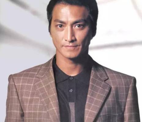 完成学业去打拼,何家劲复出拍戏