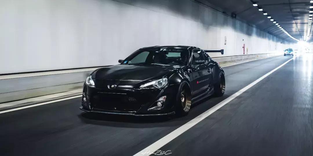 丰田86轮毂装18寸还是17寸好,丰田86加宽体