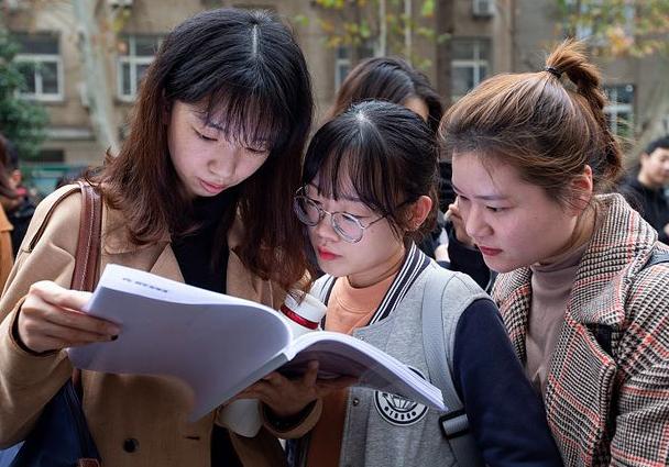 不讲武德的谐音,谐音梗夸英语老师