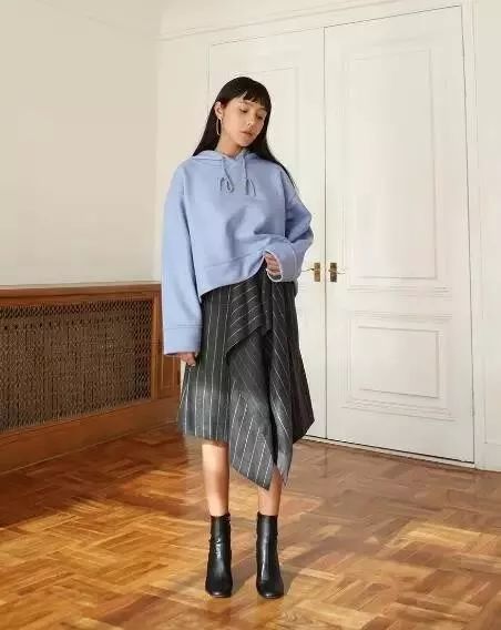 卫衣丑陋穿搭,卫衣太大了怎么穿才好看