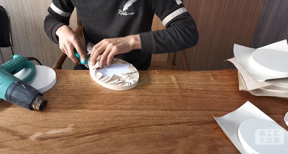 pvc木纹贴膜工艺流程,pvc木纹自粘贴膜怎么贴