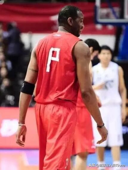 球衣都出过哪些问题?撕破、褪色、名字印错,CBA甚至还手写号码