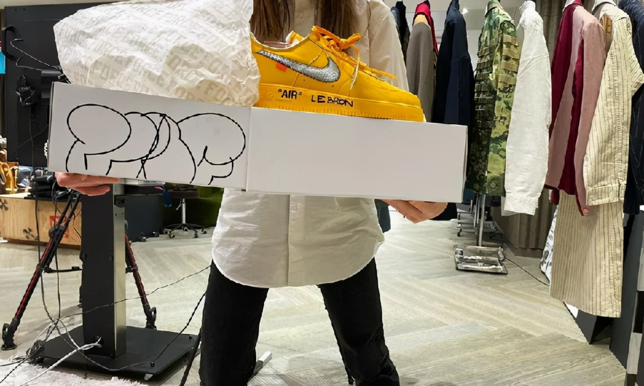 搞黄色！Off-White x 耐克AF1联名真要发售了！实物又泄露