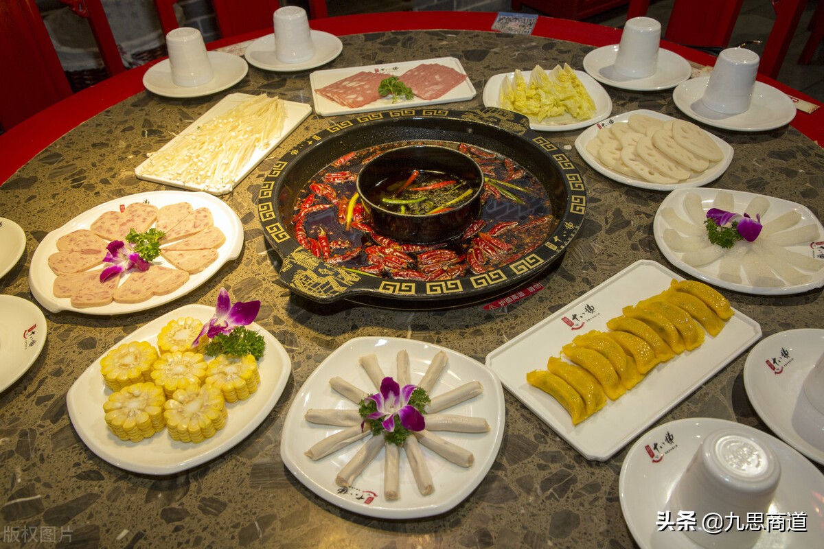七旬老汉开火锅店：利用“十元通吃”引爆全场，营业额成功翻3倍