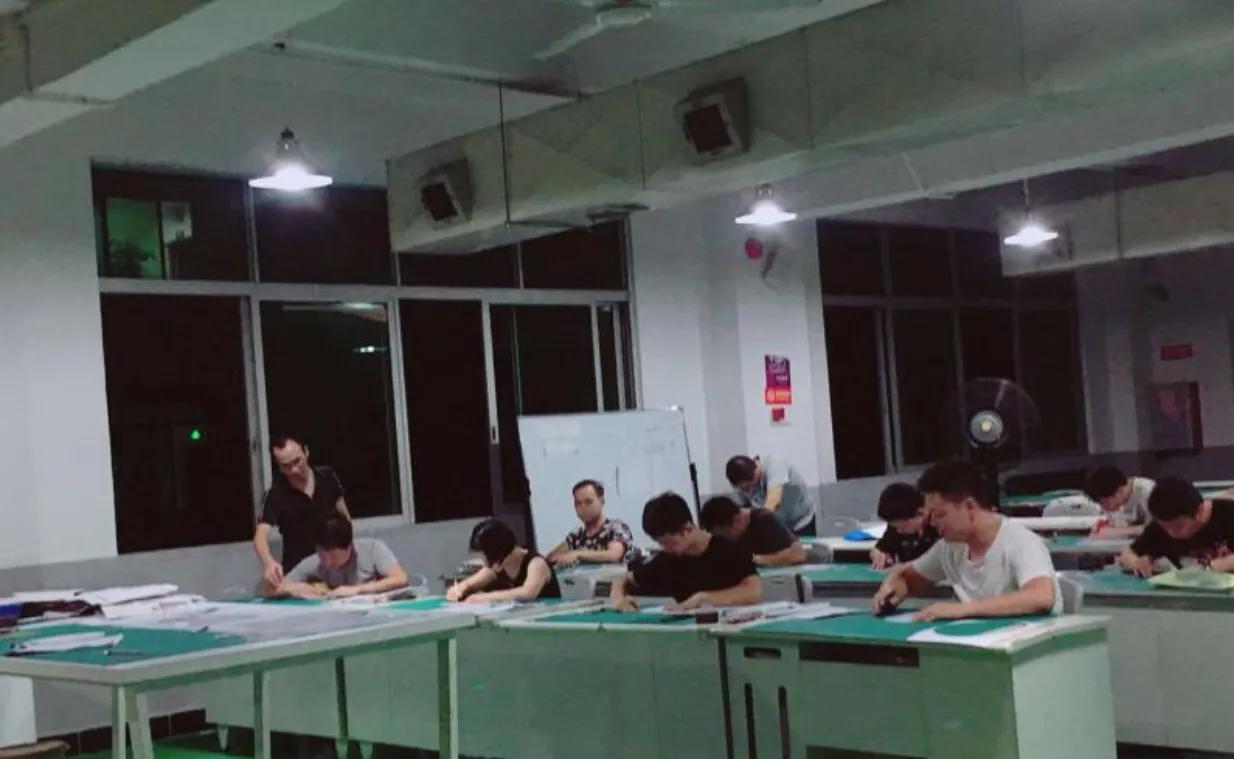 广州市狮岭招板房师傅,狮岭板房师傅