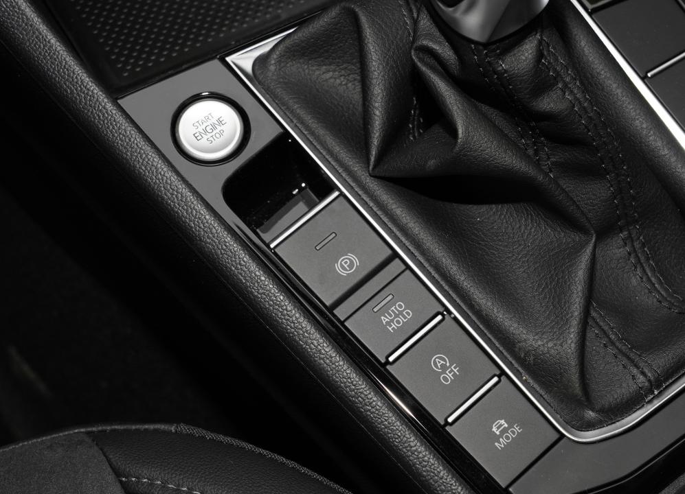 顶配速腾和低配迈腾怎么选,预算17万买二手车推荐