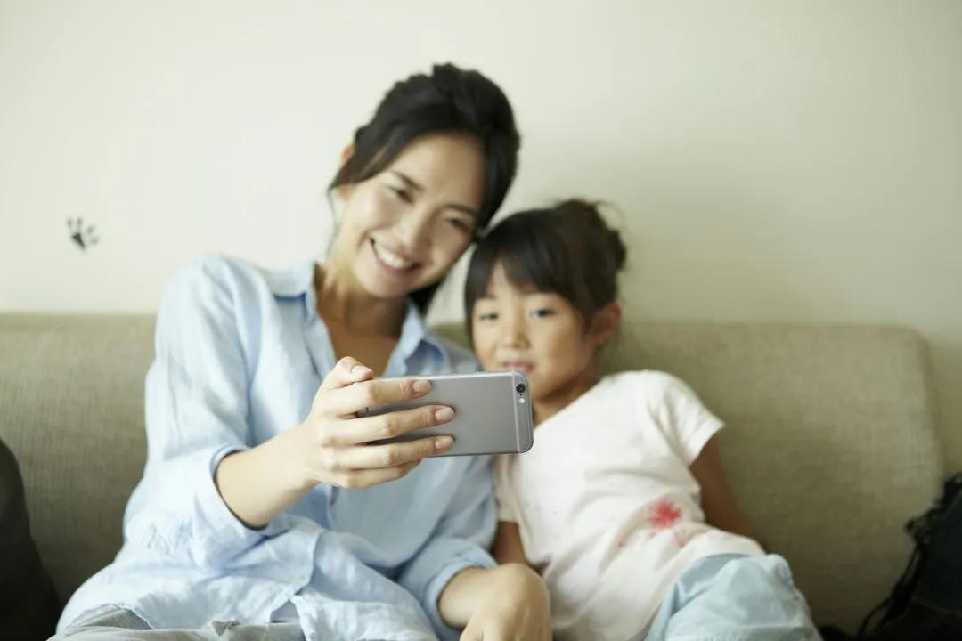 “妈妈，什么是避孕套”，这位家长的回答真的是太妙了