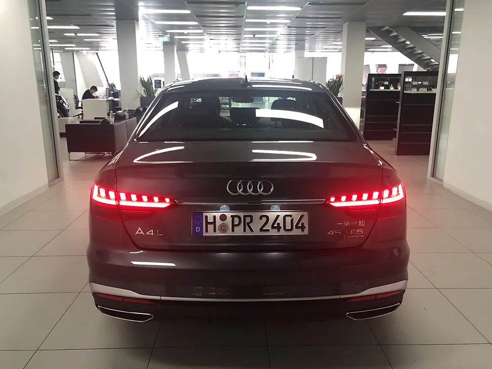 买奥迪a4l选2驱还是4驱,奥迪a4l2022款45臻选四驱quattro