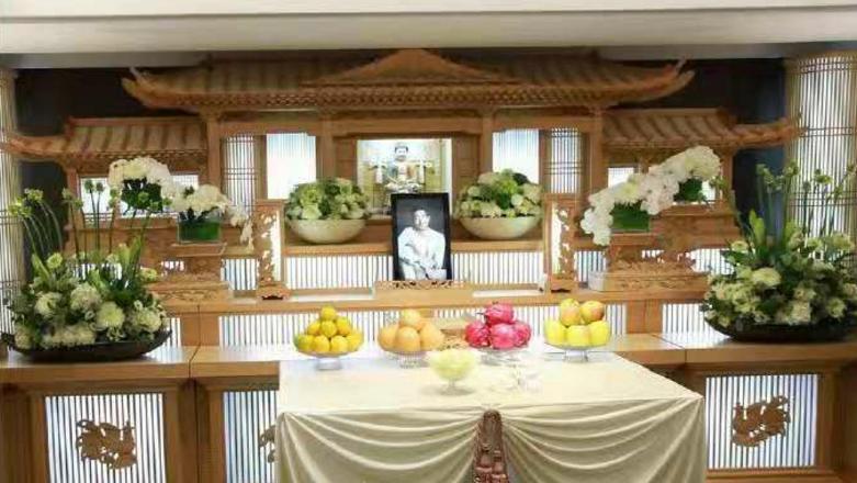 高以翔灵堂外有人售花敛财，还有人线上集资，经纪公司紧急发声明