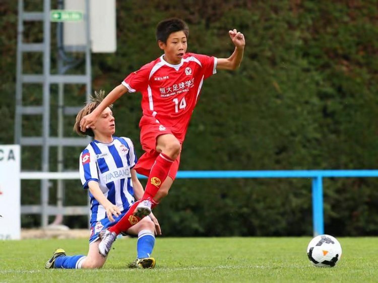 许家印谈恒大足球发展战略,许家印强力引援冲击八连冠