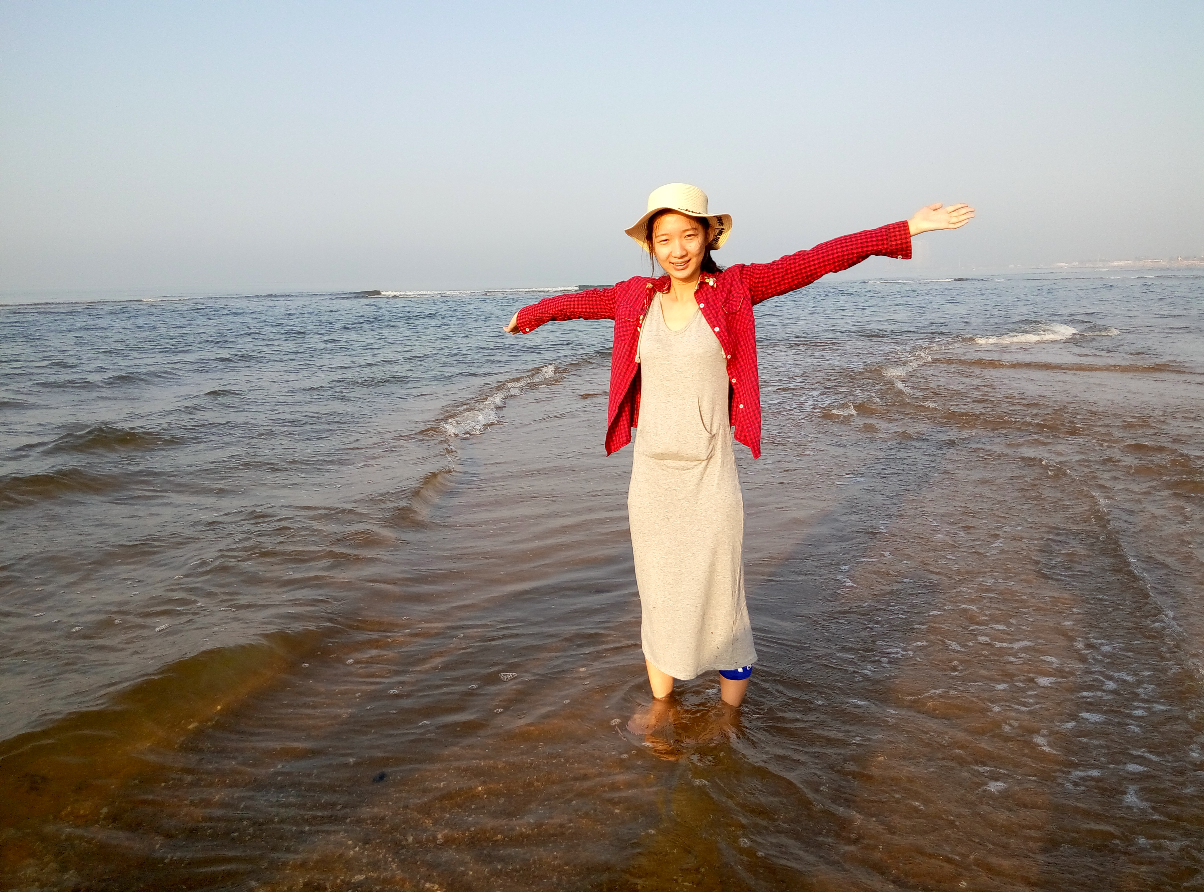 东戴河海滩美景尽收眼底,海水清澈波光粼粼