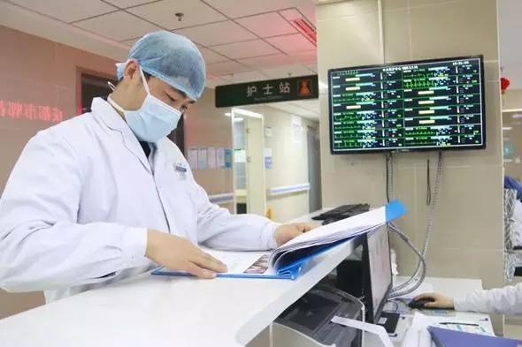 疫情期间向医护人员致敬的话语,致敬医护人员文案短句干净可爱