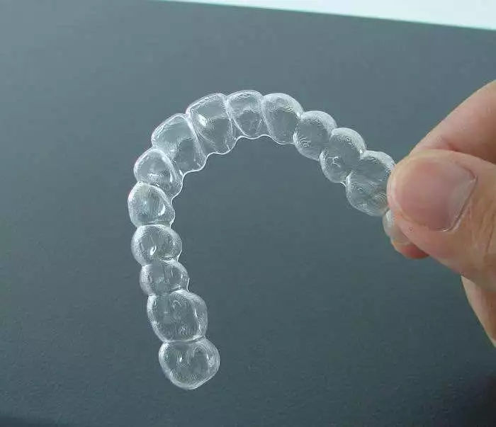 隐形牙套佩戴的注意事项,隐形牙套佩戴注意事项短视频