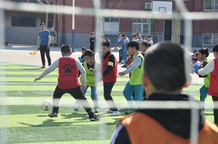 枣庄市建设路小学足球比赛,枣庄薛城区临山小学足球比赛