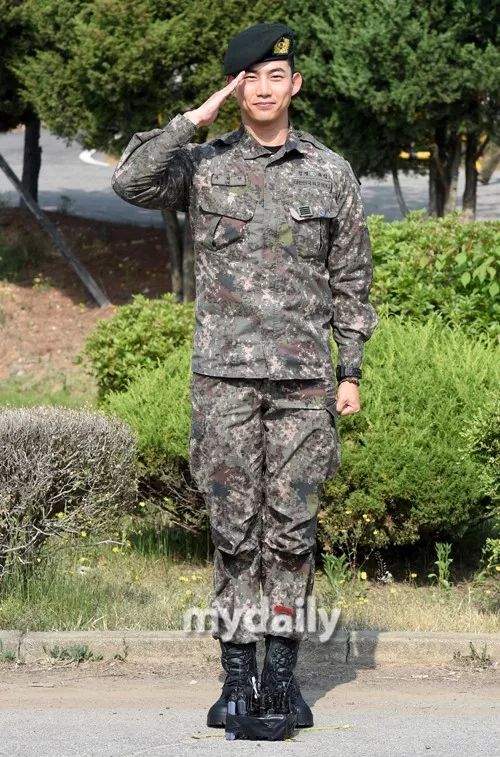 动手术也要服兵役,掰手腕把手掰断,玉泽演到底是个啥样的男神?