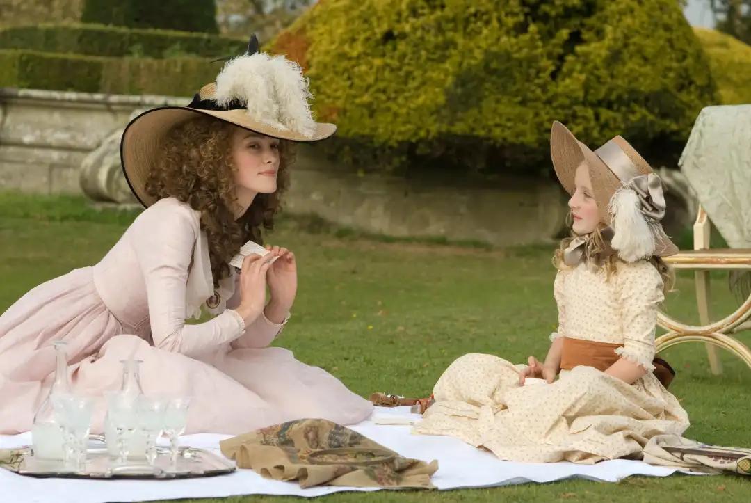 在家也穿正装,在家也天天穿校服