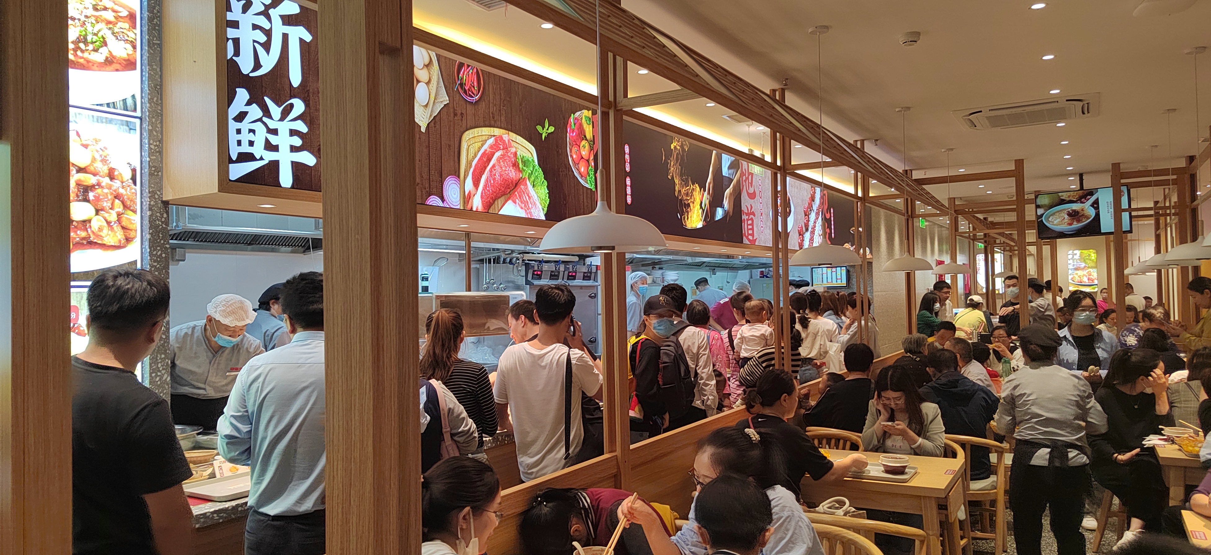 “谷连天·邻家小厨”国庆节上热搜7天假期就餐突破5万人次登上石家*家庄**常菜热门榜