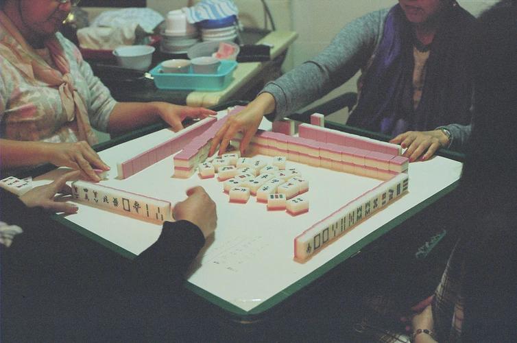 广东赌神、四川雀圣,中国人打麻将到底有多野