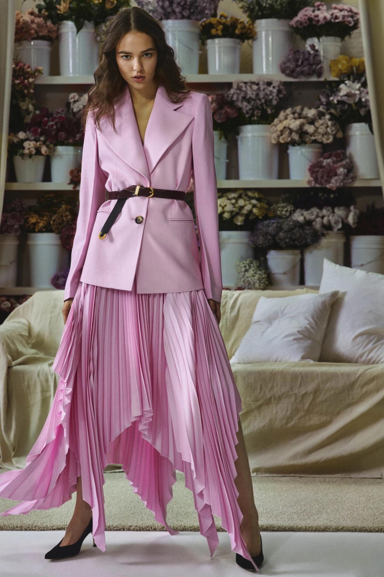 西装裙子怎么穿才好看,西装裙子开春率先走红的时髦搭配