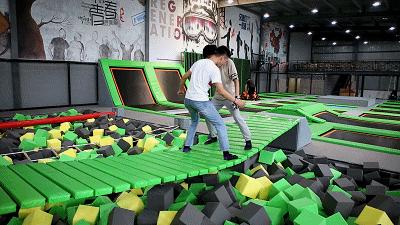 蹦床运动馆团购,阜阳人人汇运动蹦床馆