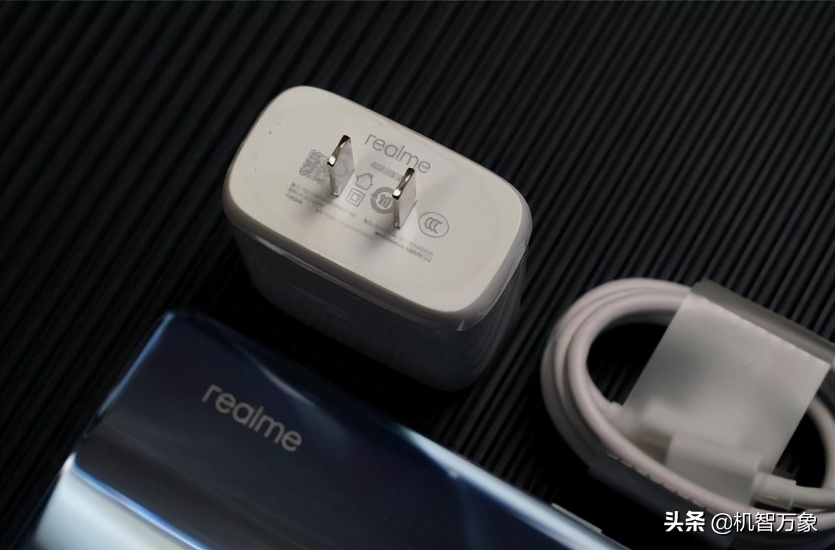 realme真我gt黄色沉浸式开箱,realme全新性能旗舰真我gt发布